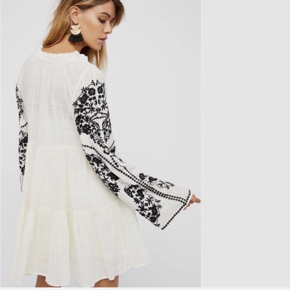 Free People emerald city shift dress Cream Black Long Sleeve Dress size medium - Picture 3 of 10